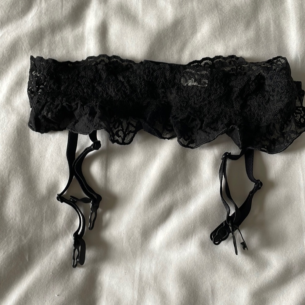 XS Victoria’s Secret black garter belt